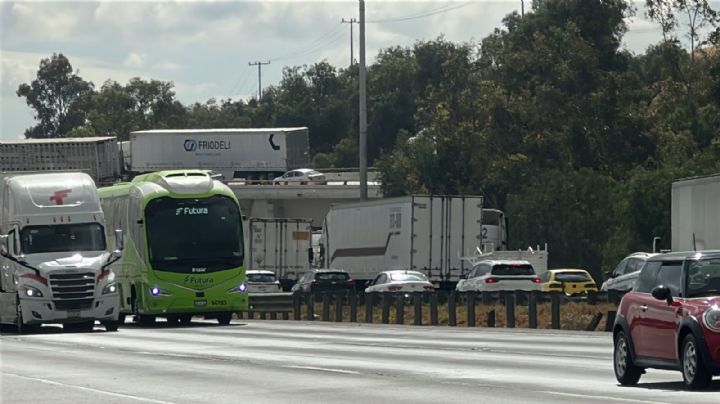 Bloqueo de transportistas en Arco Norte provoca filas kilométricas en el Circuito Exterior Mexiquense