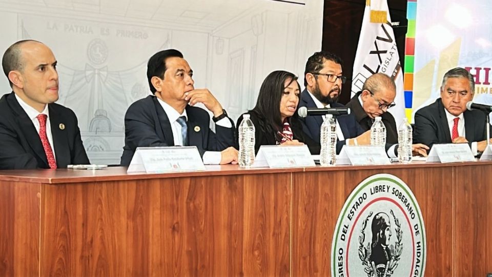 La titular de la Semot dio una conferencia de prensa tras comparecer en el Congreso local