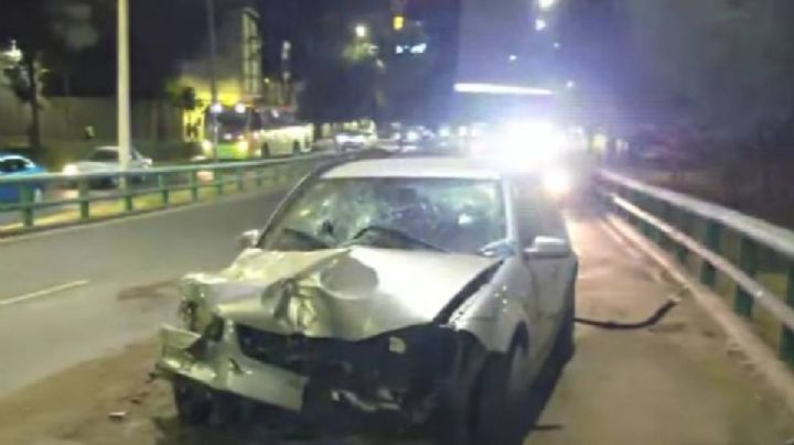 Conductor choca y deja su auto abandonado en Periférico Sur; hay afectación vial