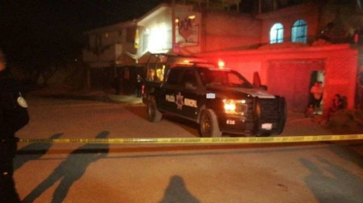 Asesinan a balazos a albañil en la cochera de una casa en León