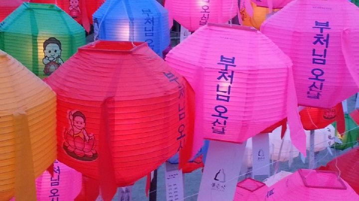 Un pequeño Seúl en León: comida coreana, música y faroles este viernes