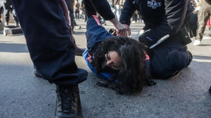 Detienen a manifestantes en NY tras bloquear operativo del ICE