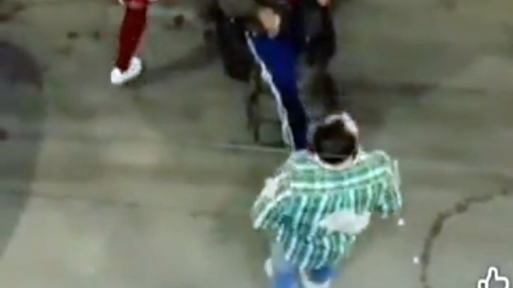 Sujeto amenaza con una pistola, se le acaban las balas y termina golpeado