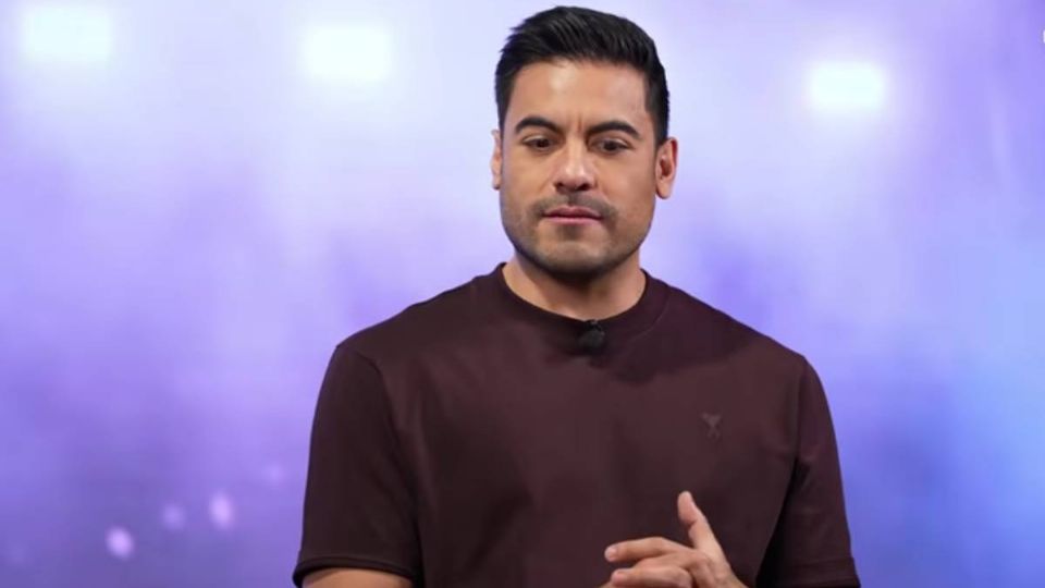 Se cimbran las redes sociales por polémica imagen del cantante.