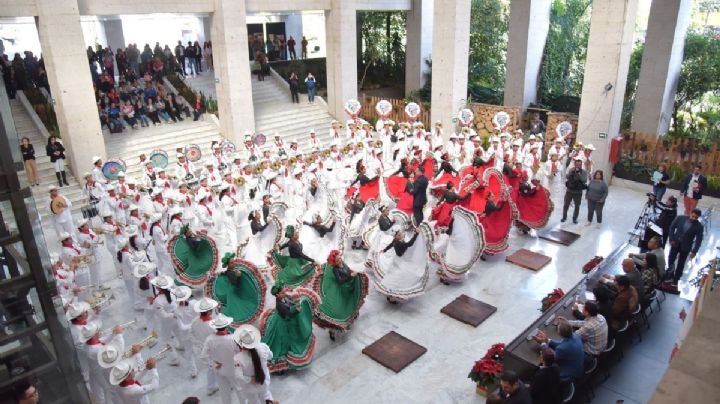 En el Congreso, reconocen a la Delfines Marching Band