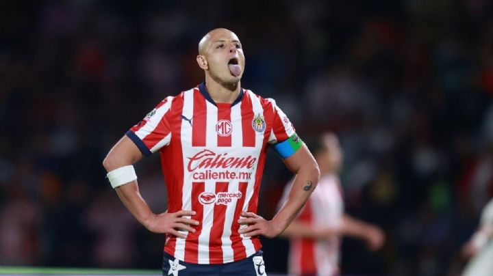 ¡La voló!: "Chicharito" Hernández falla penal y condena a Chivas ante Cruz Azul