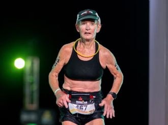 Natalie Grabow: la mujer de 80 años que cayó, se levantó y terminó un Ironman