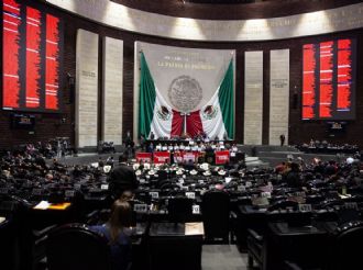 Avalan diputados freno a cargos indebidos, cobro de comisiones atadas y cancelación de tarjetas