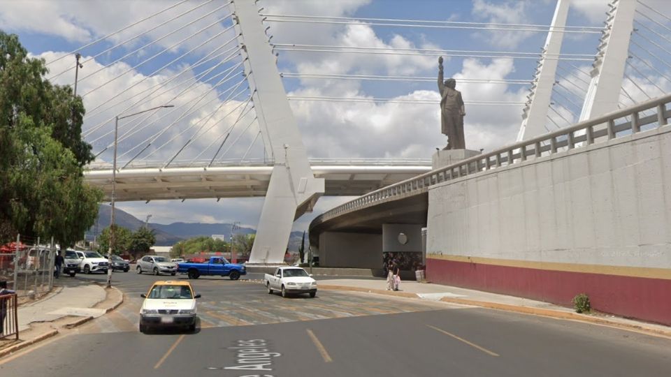 Cruzar la glorieta del puente Atirantado puede llegar a ser riesgoso