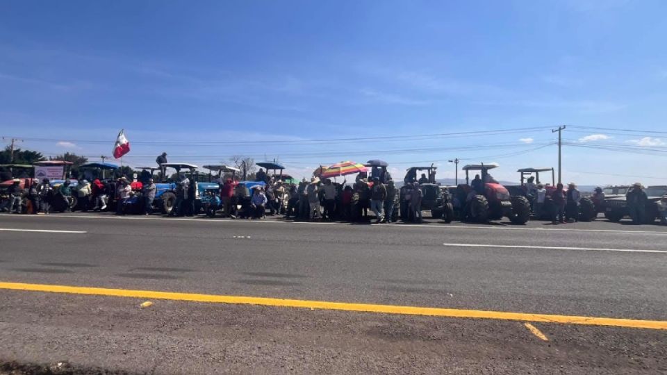 El bloqueo a la altura de la comunidad de Laguna Larga de Cortés.