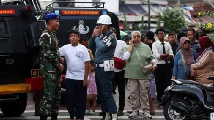 Explosión en mezquita de un colegio en Indonesia deja 54 heridos; investigan a menor de edad