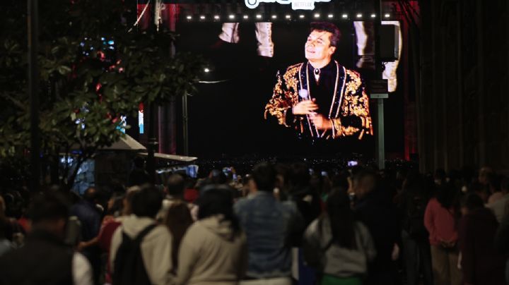 Más de 170 mil personas en el Zócalo demuestran que Juan Gabriel sigue vivo y en sus corazones