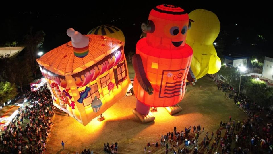 Gran ambiente se vivió en la noche mágica en Jalpa de Cánovas.
