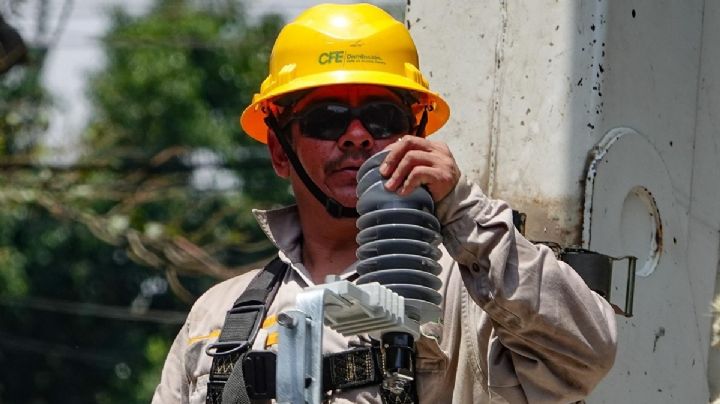 Sacan de las oficias y retienen a 3 trabajadores de la CFE en Huejutla
