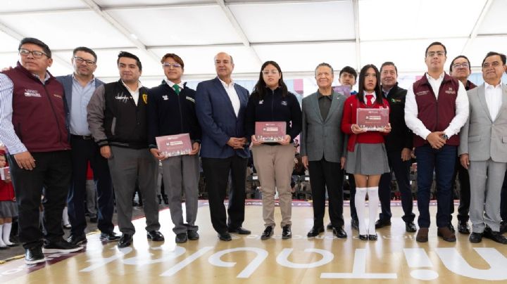 Inversión de más de 34 millones de pesos para estudiantes beneficiados con tabletas en Hidalgo