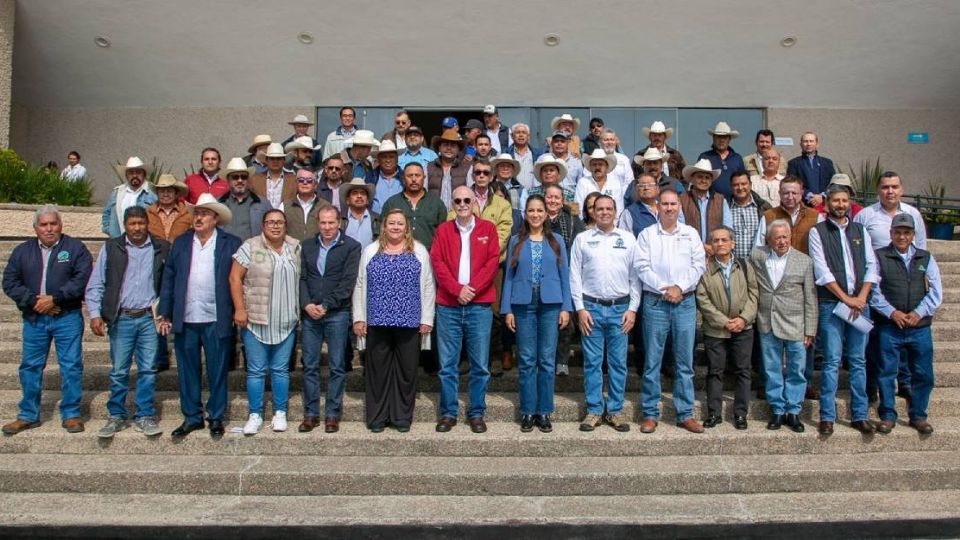 La Gobernadora Libia Dennise y el secretario Julio Berdegué sostuvieron un diálogo con productores de trigo para atender rezagos federales y avanzar en soluciones conjuntas para el campo.