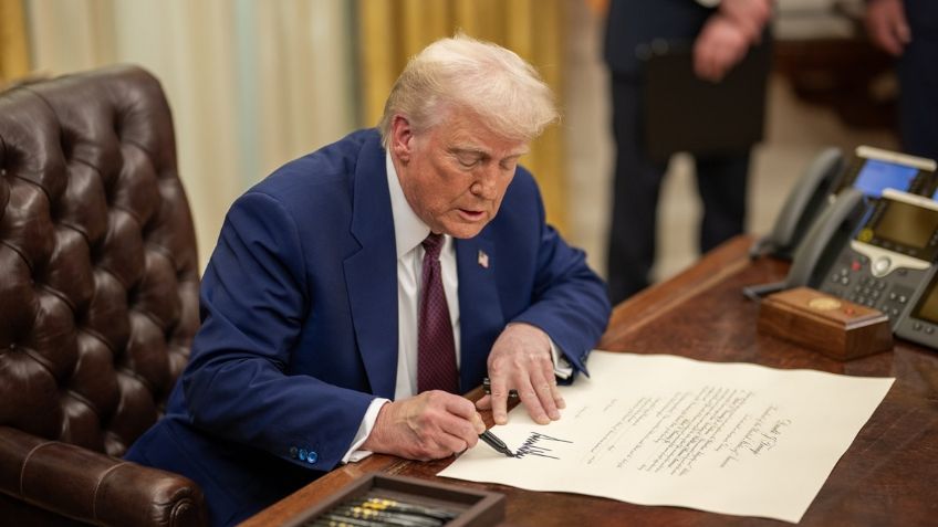 Trump llega a acuerdos con 9 farmacéuticas para bajar precios de medicamentos en EU