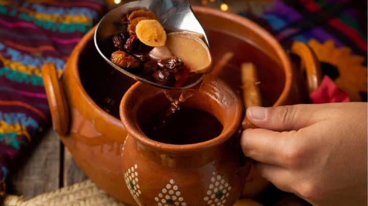 Ponche navideño con piquete: 5 licores que combinan mejor y cómo agregarlos