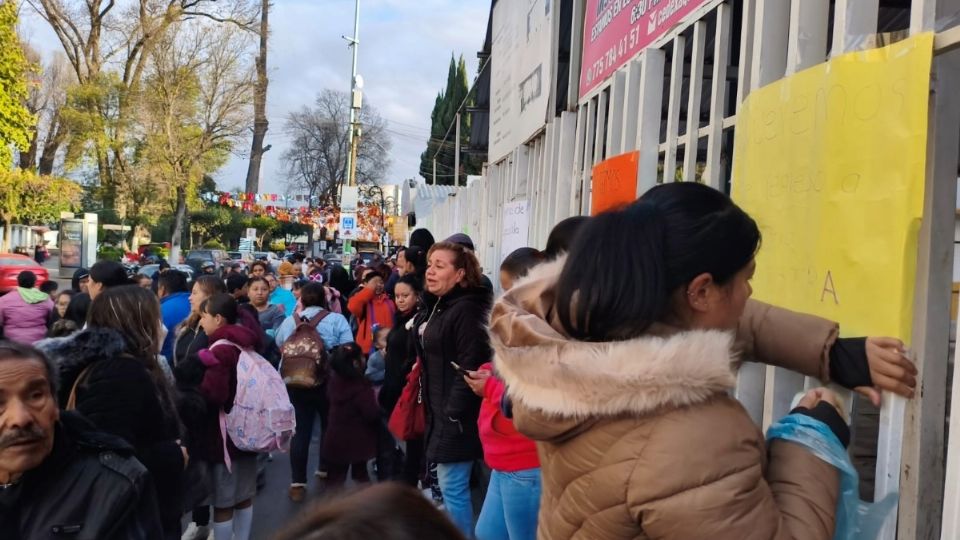 El cierre de la escuela se debe a inconformidad de padres y madres de familia con una profesora