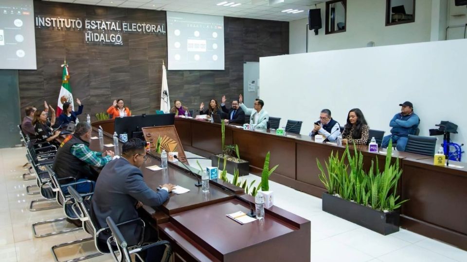 El consejero electoral, Alfredo Alcalá Montaño, expuso el informe del apoyo ciudadano que recibió el IEEH