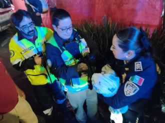 Entre sirenas y urgencias, nace bebé con ayuda de policías capitalinas