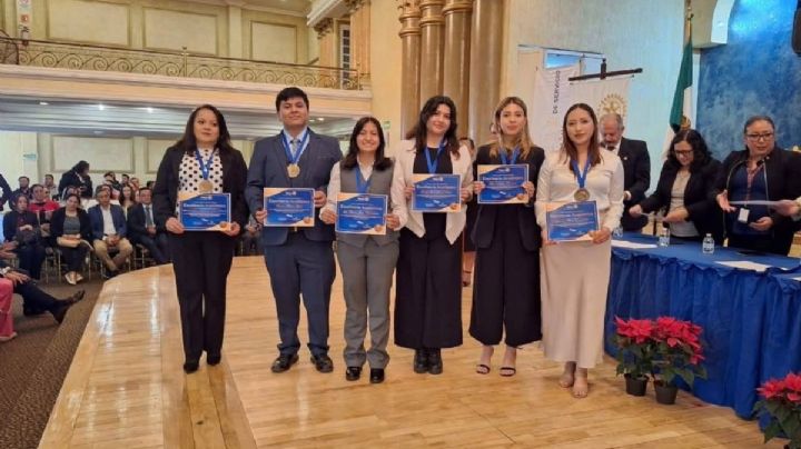 Premian la excelencia educativa de 105 jóvenes en Tulancingo