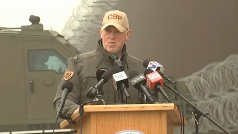 Zar de la frontera pide a migrantes en EU que se "vayan a casa"