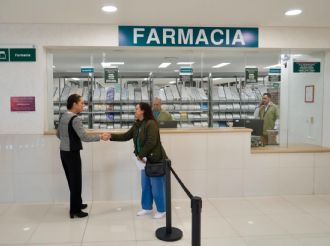 Sheinbaum visita de sorpresa farmacia del IMSS