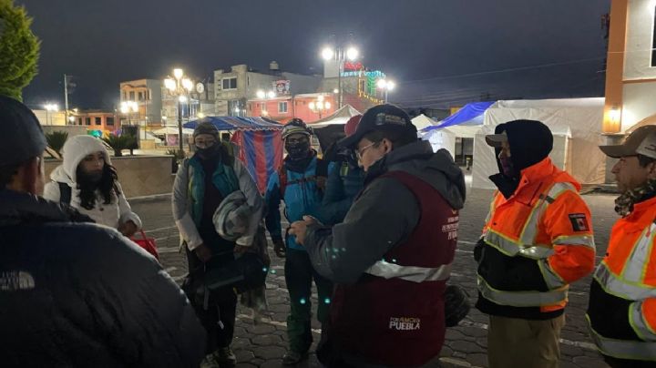 "Como de película", guía poblano rescata a 12 alpinistas extraviados en el glaciar del Citlaltépetl