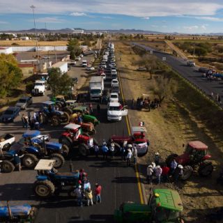 Desactivan bloqueos carreteros tras acuerdo entre gobierno y agricultores