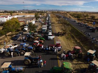 Desactivan bloqueos carreteros tras acuerdo entre gobierno y agricultores