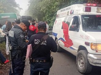 Accidente de combi deja 12 personas lesionadas en Tlanchinol