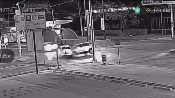 Captan en video choque e incendio de auto en el bulevar Francisco Villa, en León