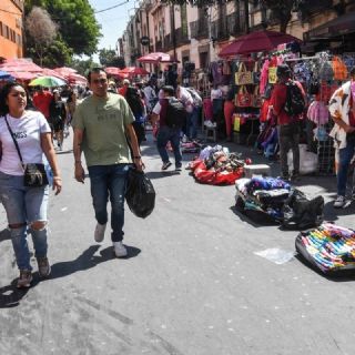 Economía informal aumenta su peso en México: Inegi