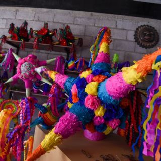 Ni la piñata se salva: precios al alza y ventas en picada