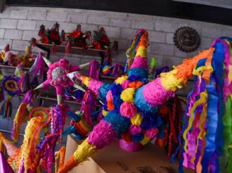 Ni la piñata se salva: precios al alza y ventas en picada