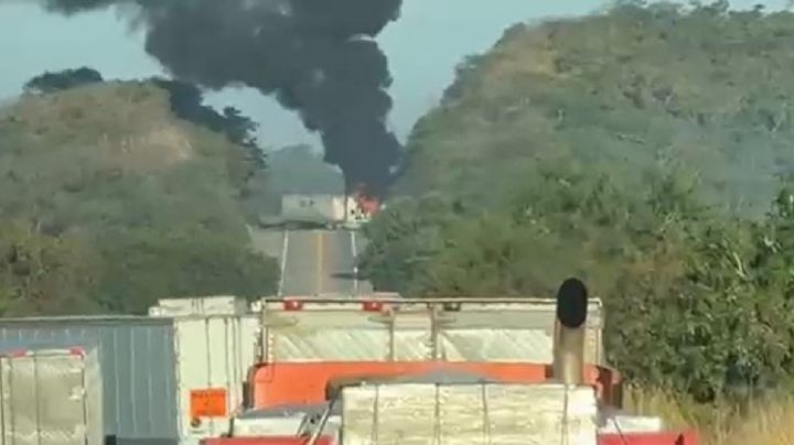 Balaceras y bloqueos paralizan este miércoles el municipio de Escuinapa, Sinaloa