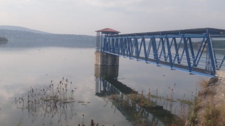 A dos meses de las lluvias, presas de Hidalgo siguen a tope y se derraman