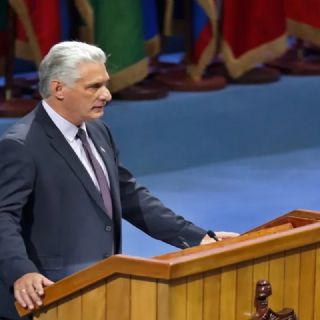 El presidente de Cuba participa en el lanzamiento del proyecto literario “25 para el 25”