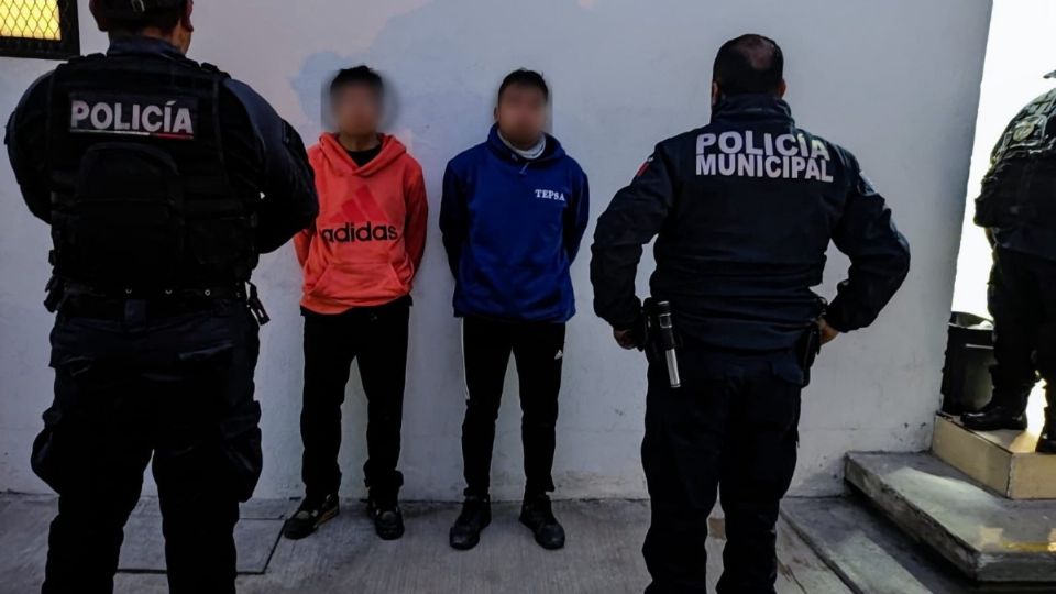 Al realizar la inspección física, les encontraron dos bolsas con marihuana, con un peso aproximado de 400 gramos