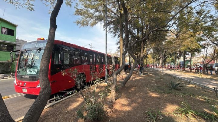 Metrobús de la Línea 5 atropella y mata a ciclista en la colonia La Joya, GAM