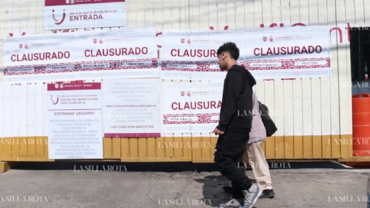 “Aunque lo traiga bien, no pasa”: la red de ‘coyotes’ que opera en los verificentros de CDMX a la vista de todos