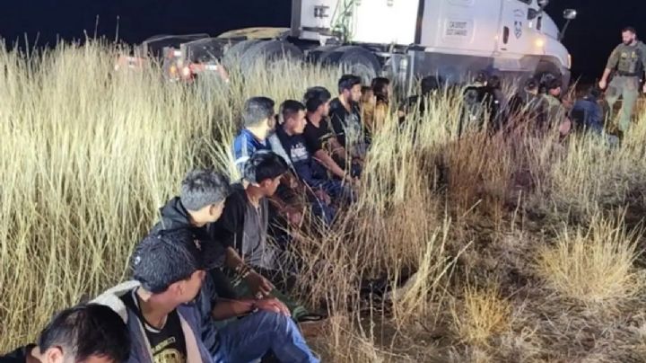 Rescatan a 23 migrantes hacinados en un camión en Texas