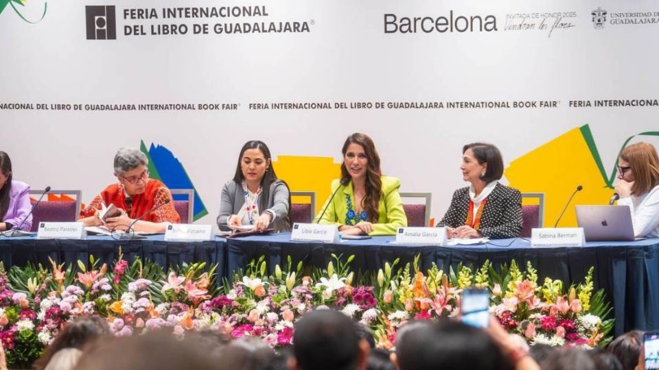 La gobernadora de Guanajuato, Libia Dennise García Muñoz Ledo participó en la FIL del Guadalajara.