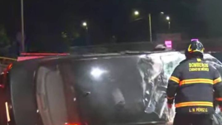 Vuelca auto en gasolinera en Circuito Interior y Río de la Plata