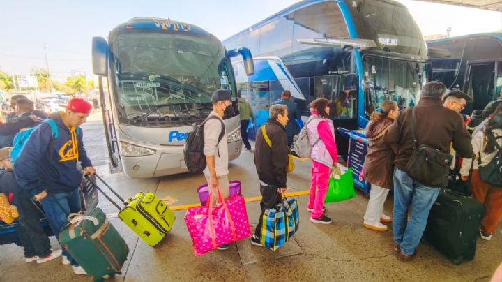 “Es un gasto, pero vale la pena”: viajeros salen de la CDMX por Navidad