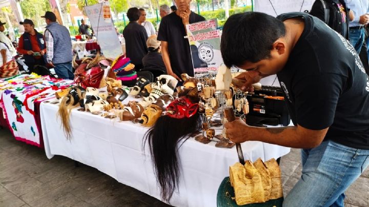 Hechas a mano y con historia: así se elaboran las máscaras tradicionales de Huejutla que recorren México