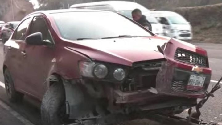Conductor se impacta contra muro de contención en Av. Insurgentes Norte; hay cierre de carriles