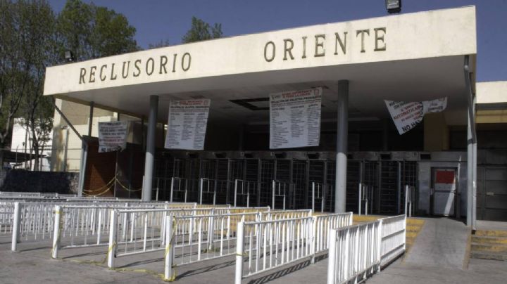 Nochebuena: detienen a mujer que intentó pasar paquete con cocaína y botella de alcohol al reclusorio varonil