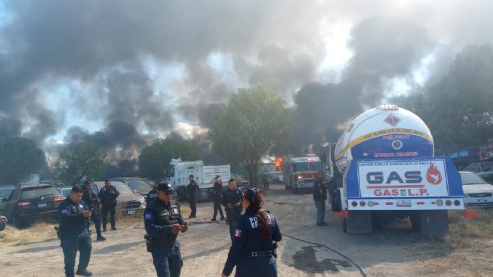 Se incendia corralón de autos en zona metropolitana de Pachuca I Fotos